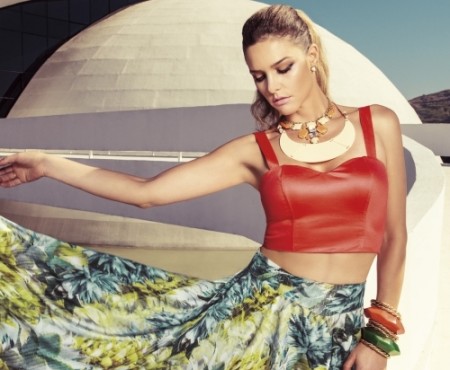 Fernanda Lima em campanha de alto verão da Maria.Valentina