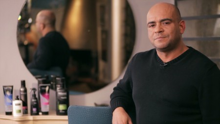 Hair stylist Wilson Eliodorio dá dicas para cuidar dos cachos