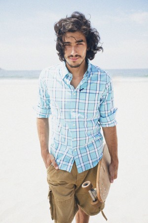 Editorial Masculino – Moda praiana em passarelas urbanas