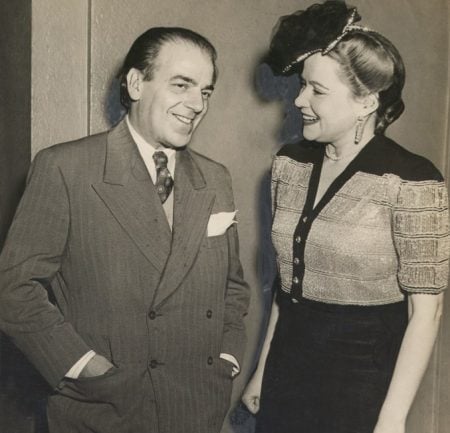 Villa Lobos e mulher com a moda dos anos 40