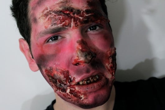 Maquiagem machucado no rosto para Halloween