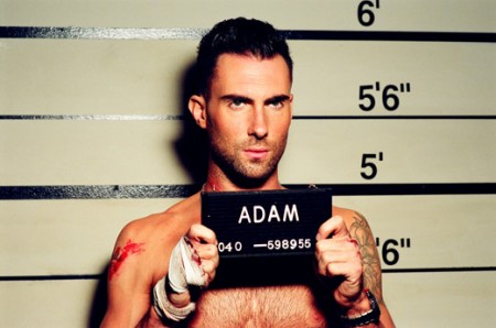 Adam Levine é eleito o homem mais sexy do ano pela Revista People
