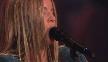 Fantine, ex-integrante do Rouge, é forte candidata a vencer o The Voice na Holanda