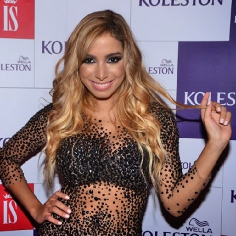 Anitta loira em 2014. Foto de Anitta - cabelos.