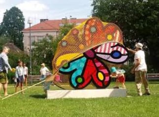 Romero Britto inaugura instalação em Praga - Momento da inauguração Momento da inauguração - Romero Britto inaugura instalação em Praga