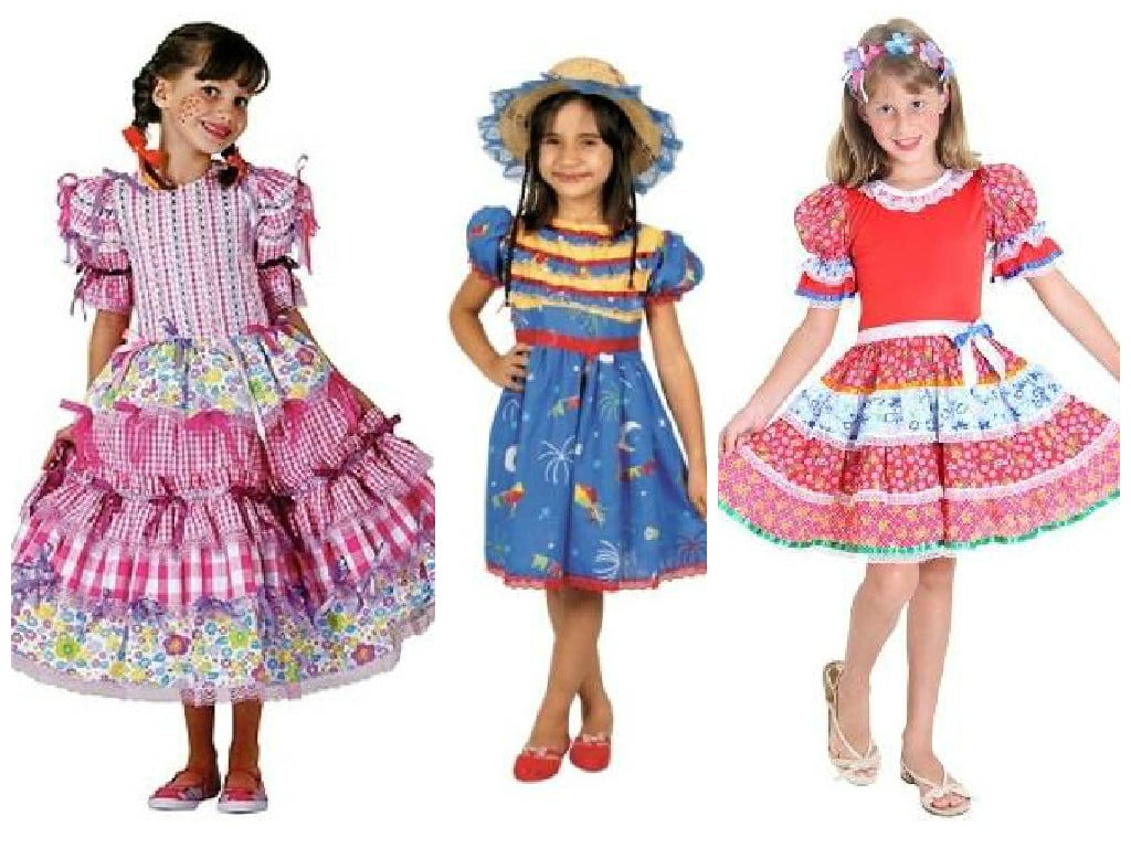 Meninas com vestidos de festa junina