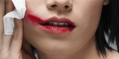 Saiba como remover a maquiagem corretamente