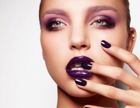Dicas de maquiagem – Como fazer o batom de cor intensa durar mais