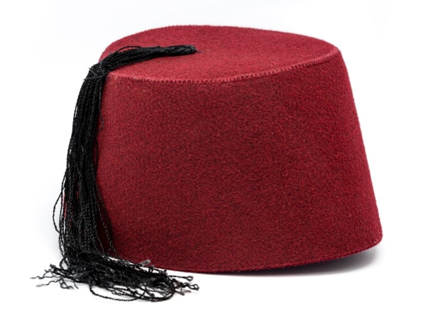 Chapéu Fez feito em feltro vermelho 