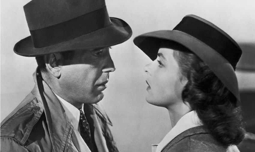 Humphrey Bogart e Ingrid Bergman com chapéu Borsalino