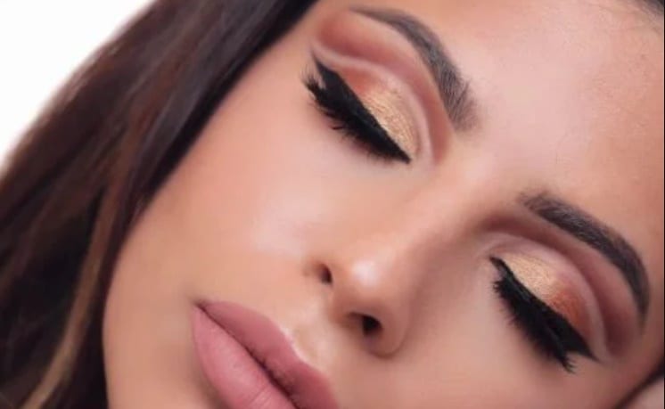 Make cute crease delineado