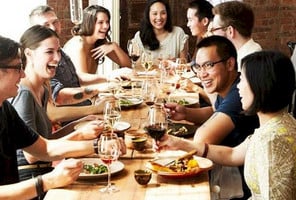 Amigos à Mesa – Um banquete feito por chefs famosos em sua casa!