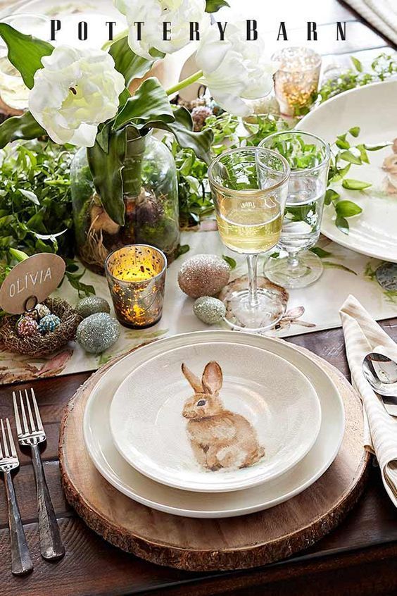  mesa posta com prato pintado com coelho