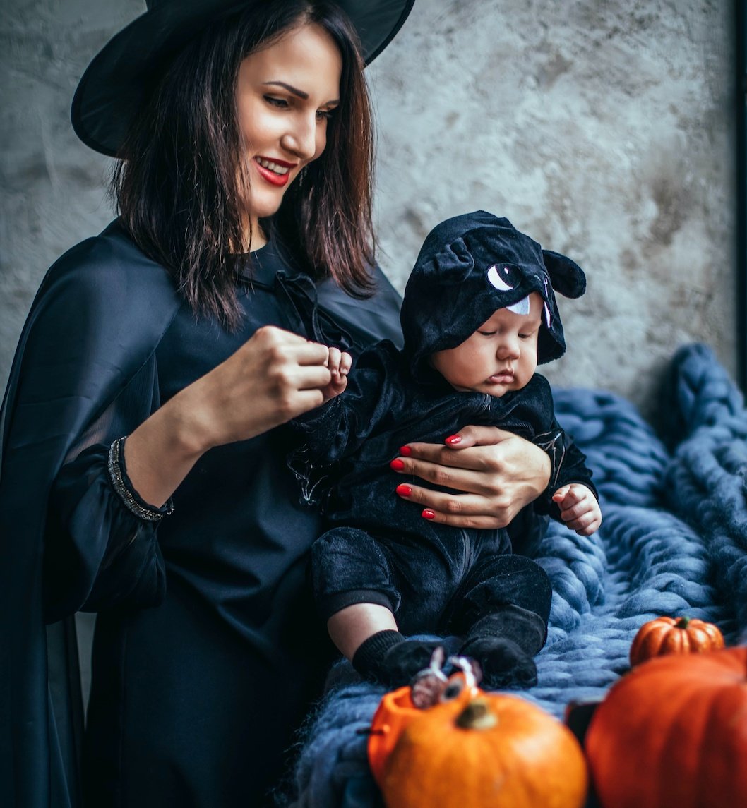 Capas de Halloween 2021: Mamãe de bruxa e capa