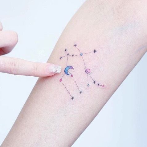 Tatuagem de astrologia em aquarela