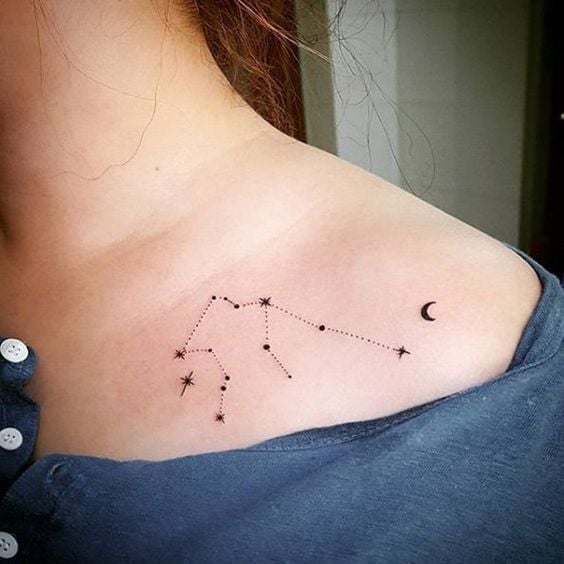 tattoo de constelação com lua