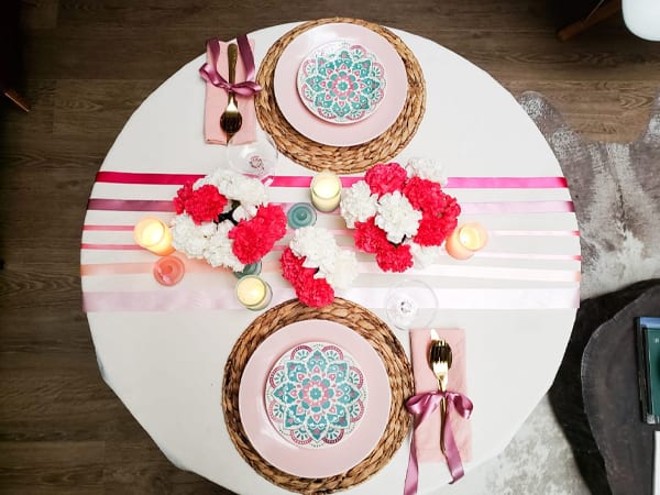 Mesa posta para jantar romântico - decore com fitas e flores
