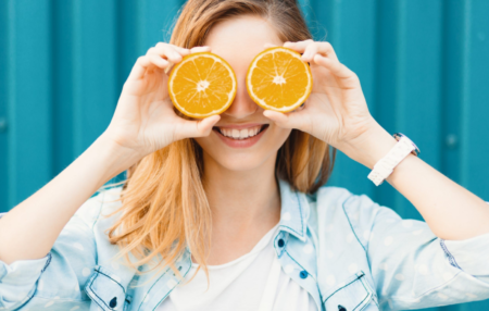 Descubra a melhor vitamina c para o rosto e veja como usar