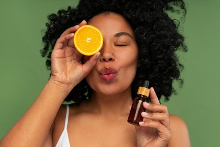 Vitamina C para a pele: para que serve, como usar e qual é a melhor