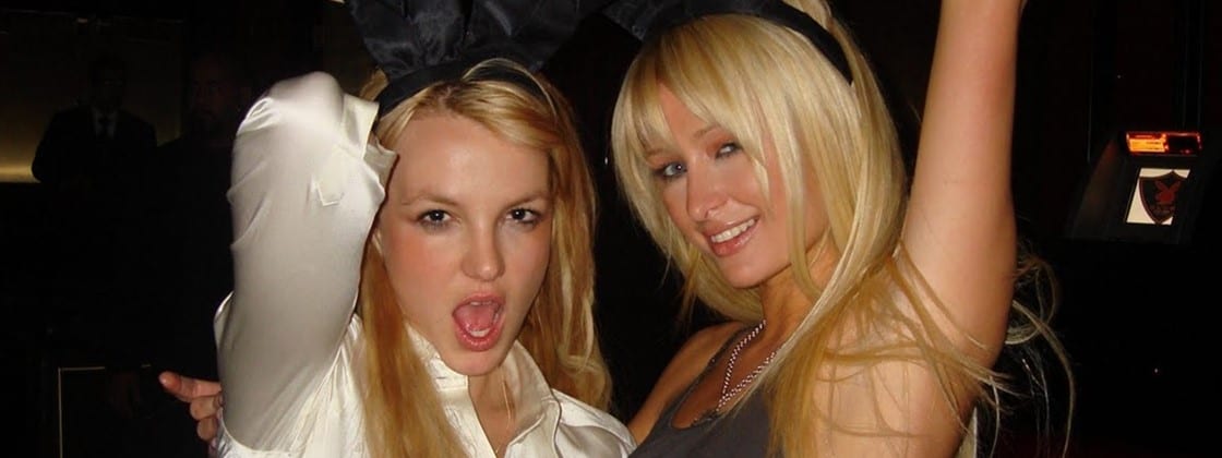 foto de Britney ao lado de Paris Hilton nas baladas sensualizando