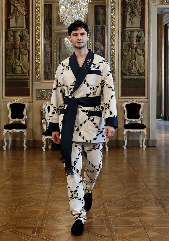Homem de quimono luxuoso - Dolce & Gabbana Virtual