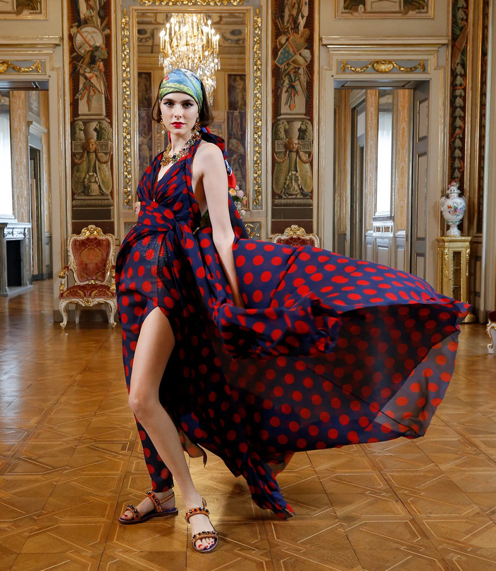 Vestido esvoaçante de bolinhas marinho com vermelho - Dolce & Gabbana Virtual