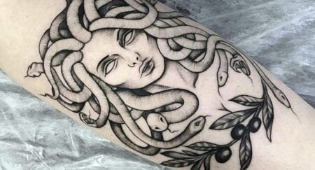 Tatuagem de Medusa: significado e 74 fotos para inspirar