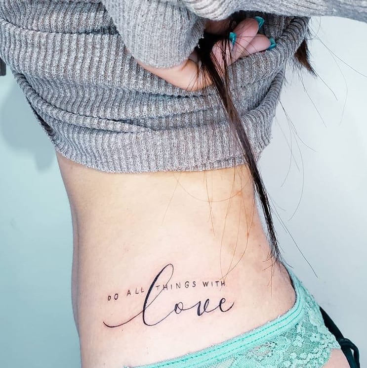 Aqui foto de tatuagem love