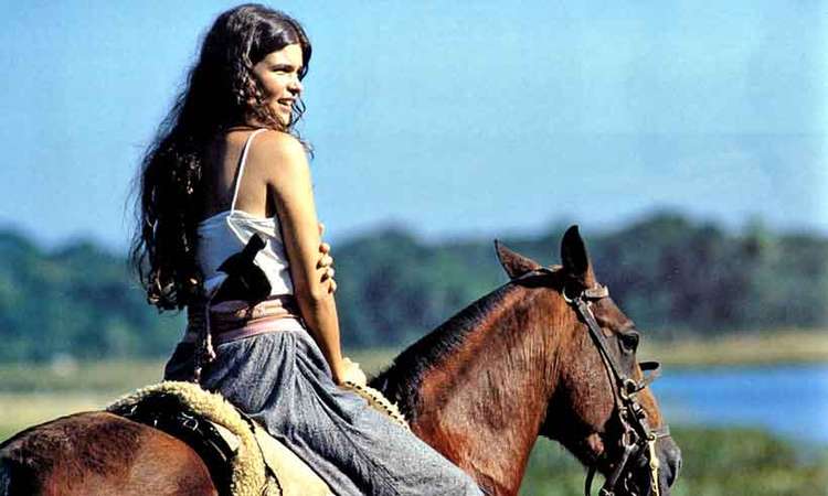Foto de Cristiana Oliveira em cavalo, 1990. 