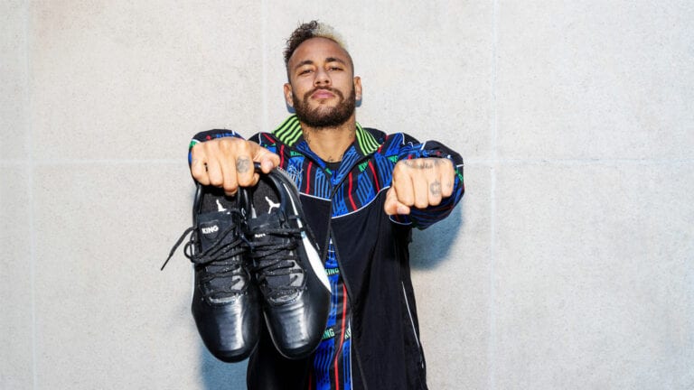 Neymar assina contrato com Puma
