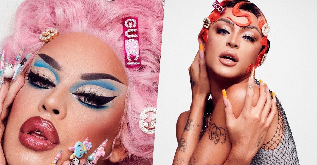 Glória Groove aparece com peruca rola e diversas presilhas no cabelo, combra azul, unhas grandes e boca vermelha, Pabllo em pose lateral se abraçando, unhas amarelas grandes e head piece com cobras laranjas Pabllo Vittar é capa da Vogue Brasil 3