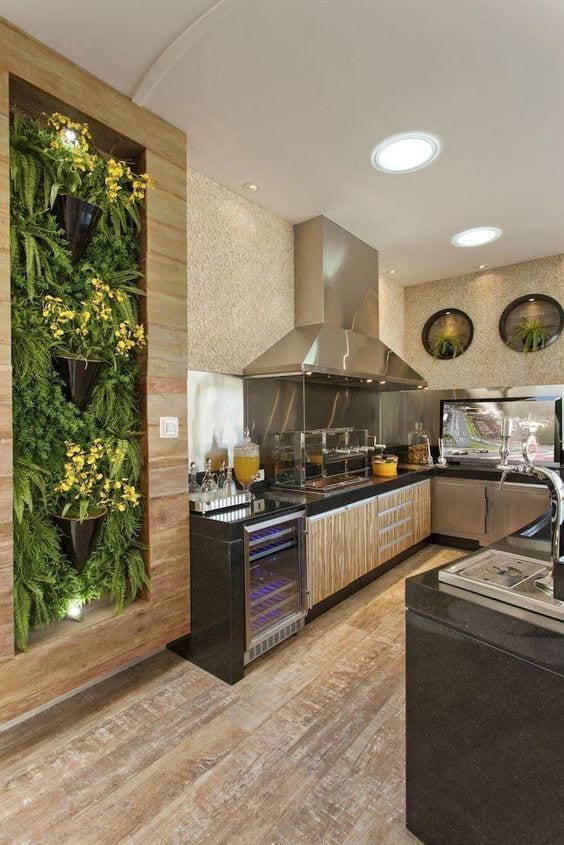 Cozinha com jardim vertical