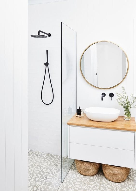 Banheiro com decoração minimalista