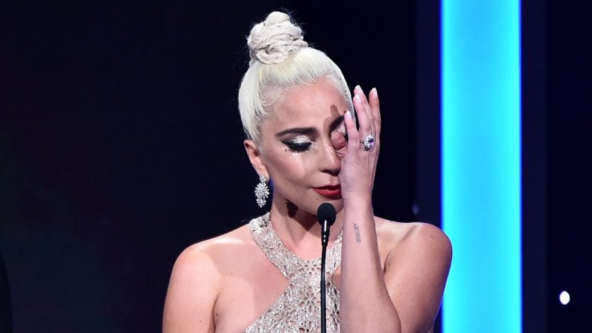 Lady gaga chorando em premiação American Cinematheque Gala