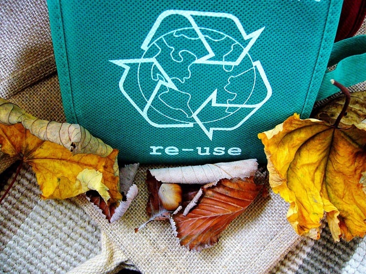 cesto para lixo reciclável, parte de uma economia circular