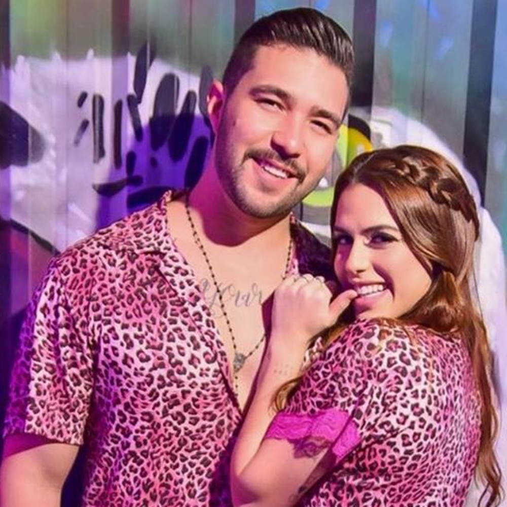 Huma Kimak e namorado vestidos de onçinha. Huma Kimak e Marcos Ferreira em festa