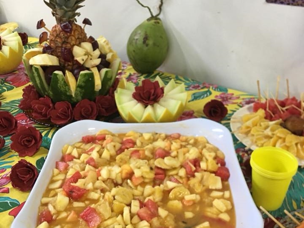 Asilo comidas de frutas. Salada de frutas.