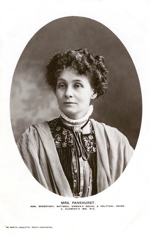 Retrato da sufragista Emmeline Pankhurst, 1907-1912. 