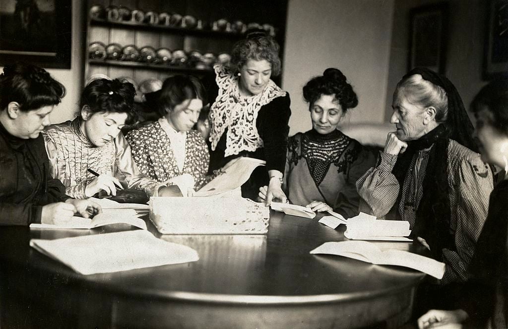 Reunião das líderes do Women's Social and Political Union (WSPU), c.1906 - c.1907.