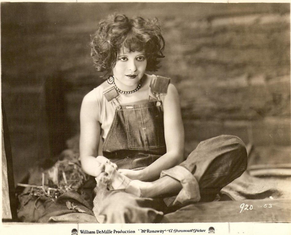 A primeira ´It girl`, Clara Bow, com um visual dos anos 80 já em 1920. Look da Moda e Cidadania nos anos 20 e 30.