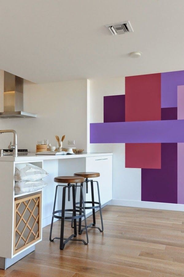 Cozinha com parede colorida