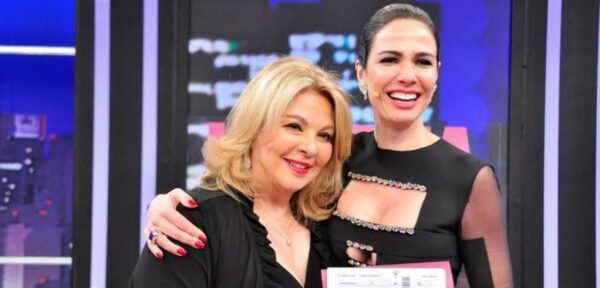 Luciana Gimenez e a mãe - Foto: RedeTV! Luciana Gimenez e a mãe - Foto: RedeTV!