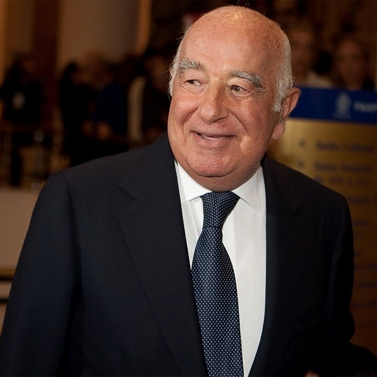 Joseph Safra sorrindo.