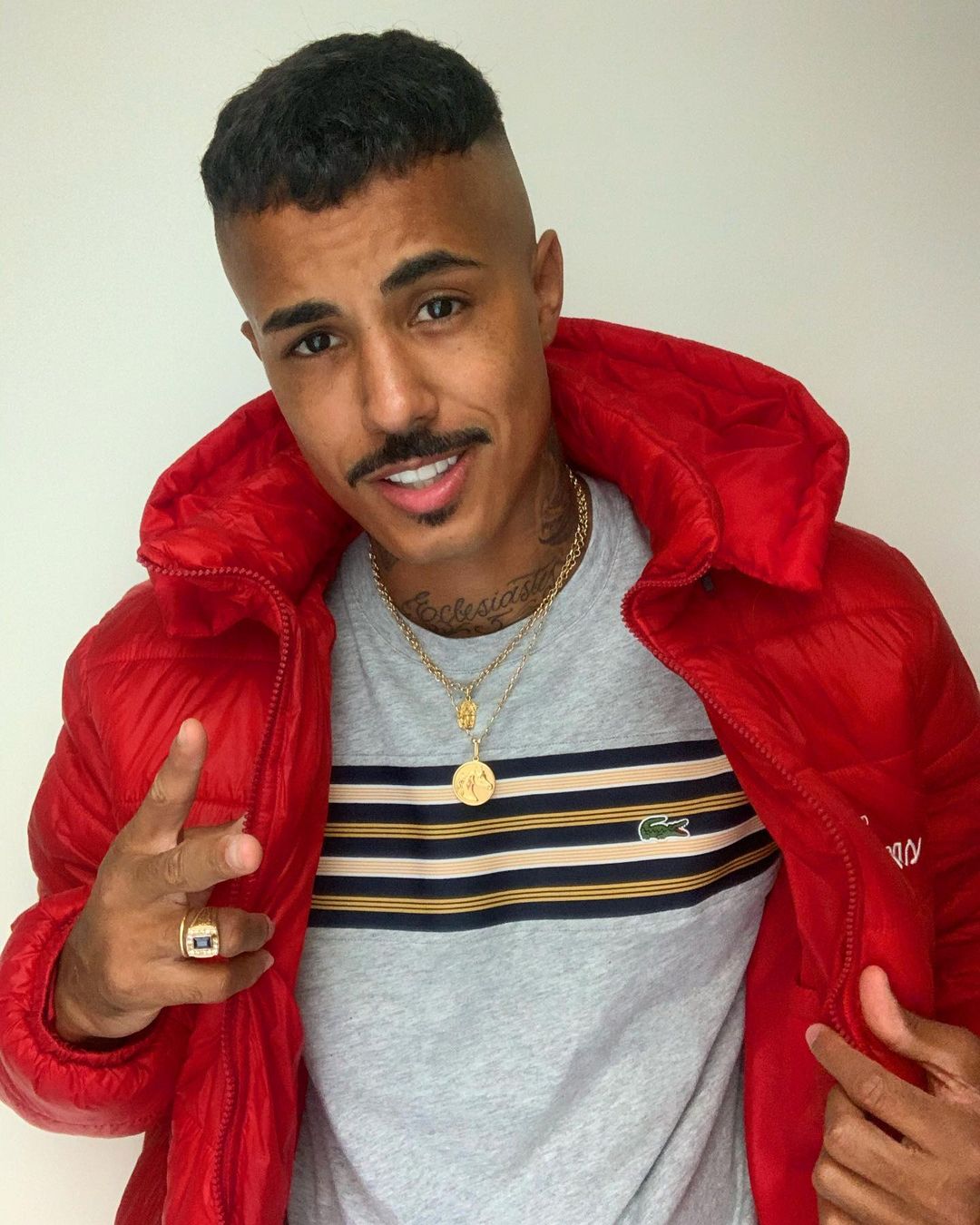 Mc Livinho, cantor. Mc Livinho, cantor.