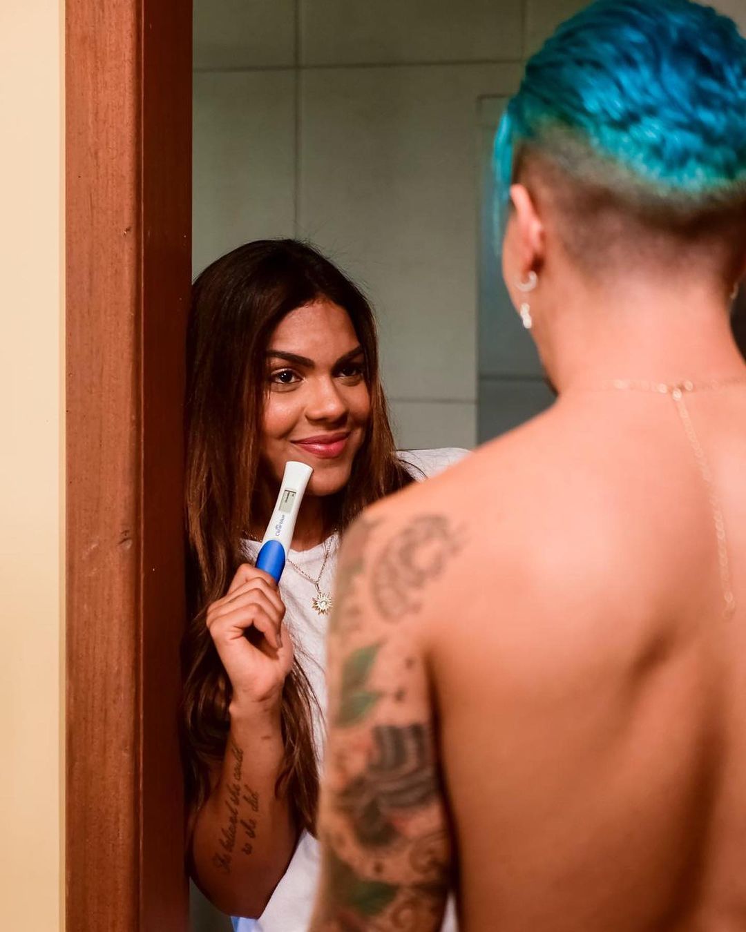 Thays Reis grávida em clipe. Thays Reis grávida em clipe.