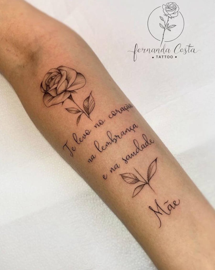 Tatuagem de filho para mãe: "Te levo no coração, na lembrança e na saudade"