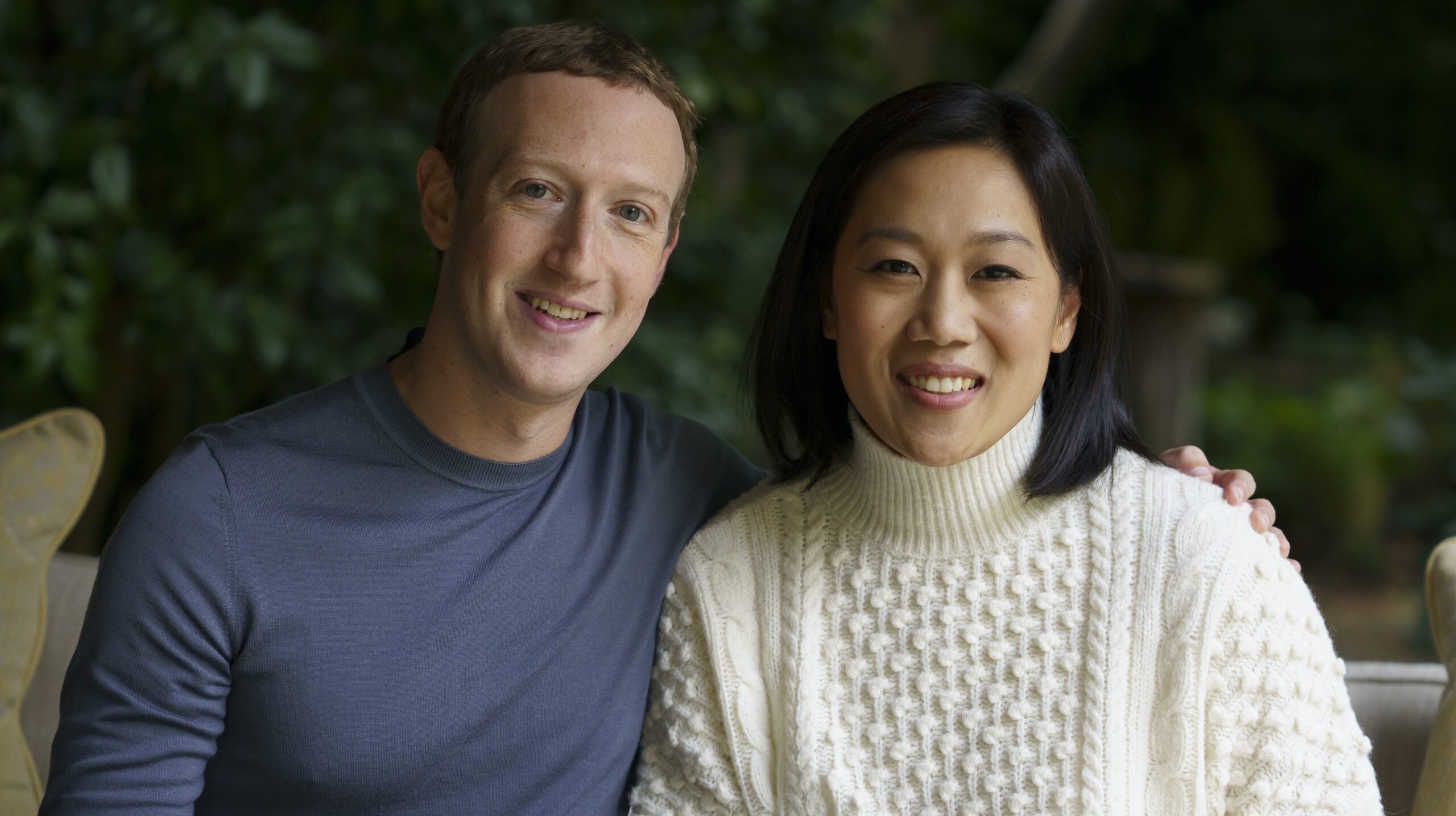 Mark Zuckerberg e sua esposa.