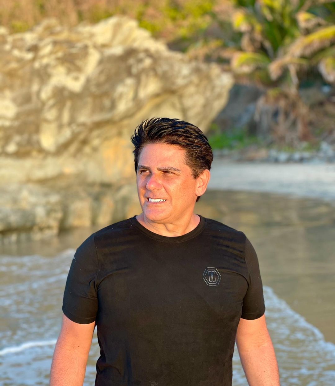 César Filho feliz. Jornalista César Filho.