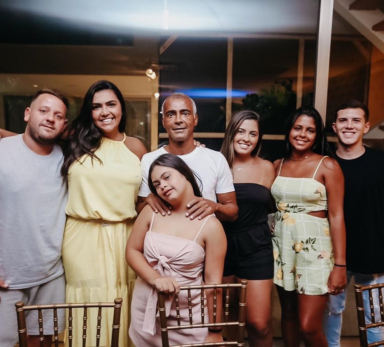 Ex-jogador Romário e sua família - Filhos com necessidades.