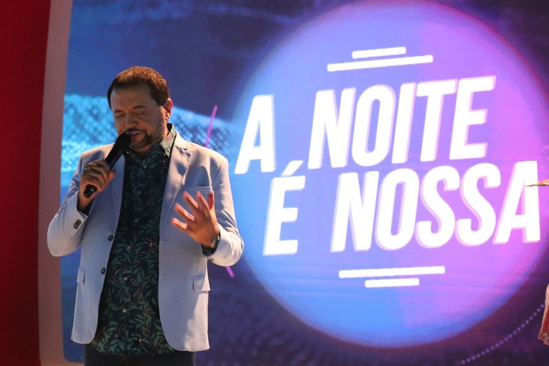 Programa "A noite é Nossa" sendo apresentado por Geraldo Luís.